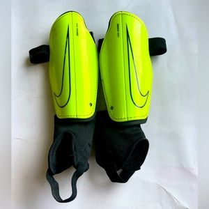 NIKE chin guards. SOCCER. Kids.